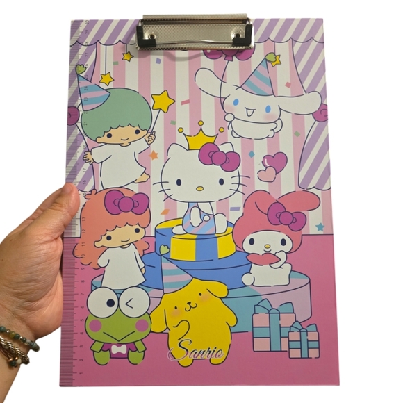 Sanrio Family Party Clipboard - Picture 2 of 3